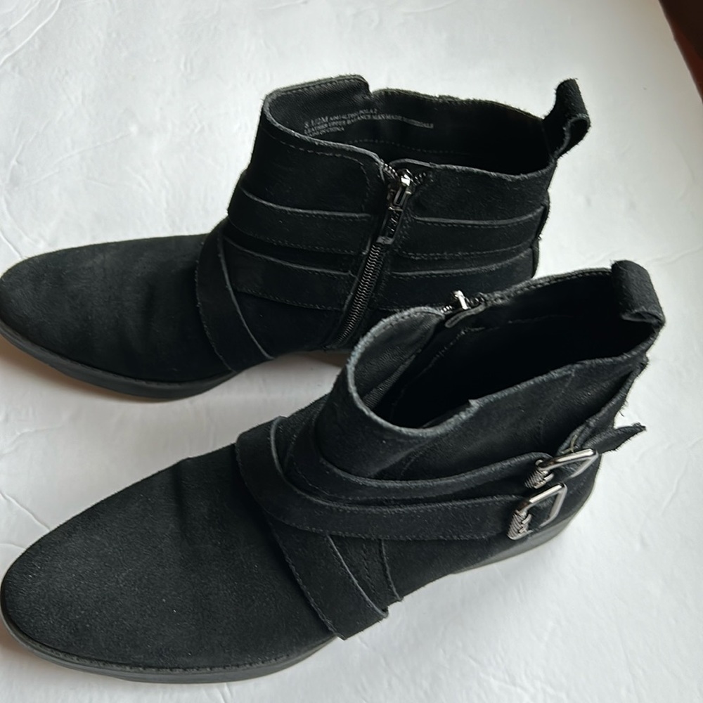 Sam Edelman barely worn black suede ankle boots. Size 8 1/2. Cute side buckles.